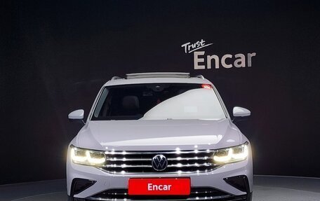 Volkswagen Tiguan II, 2021 год, 3 340 000 рублей, 2 фотография