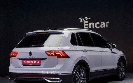 Volkswagen Tiguan II, 2021 год, 3 340 000 рублей, 3 фотография