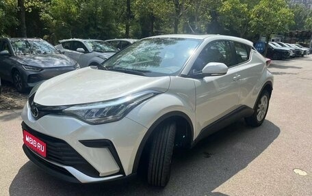 Toyota C-HR I рестайлинг, 2024 год, 3 900 000 рублей, 1 фотография