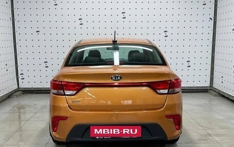 KIA Rio IV, 2018 год, 1 370 000 рублей, 6 фотография