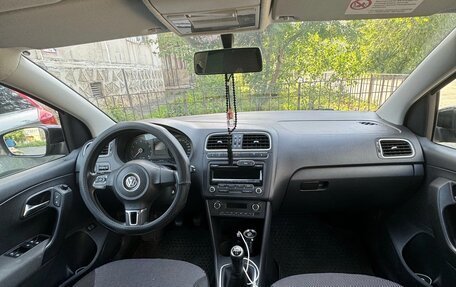 Volkswagen Polo VI (EU Market), 2011 год, 850 000 рублей, 2 фотография