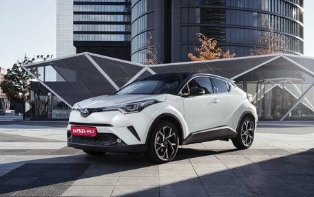 Toyota C-HR I рестайлинг, 2018 год, 2 300 000 рублей, 1 фотография