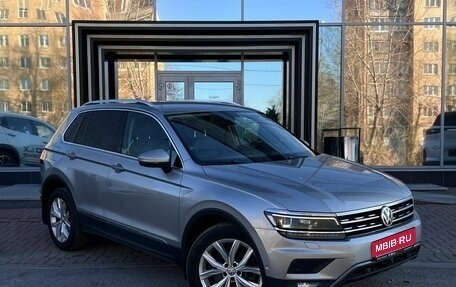 Volkswagen Tiguan II, 2018 год, 2 739 000 рублей, 1 фотография