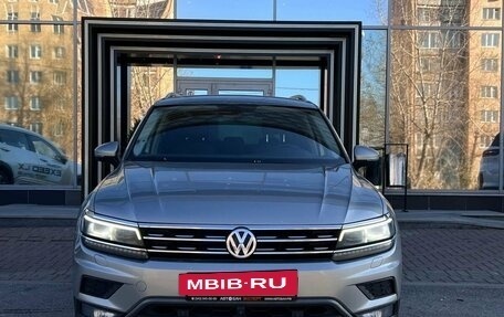 Volkswagen Tiguan II, 2018 год, 2 739 000 рублей, 2 фотография