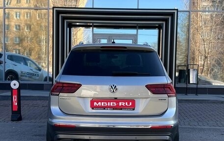 Volkswagen Tiguan II, 2018 год, 2 739 000 рублей, 6 фотография