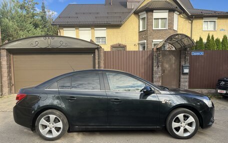 Chevrolet Cruze II, 2010 год, 795 000 рублей, 4 фотография