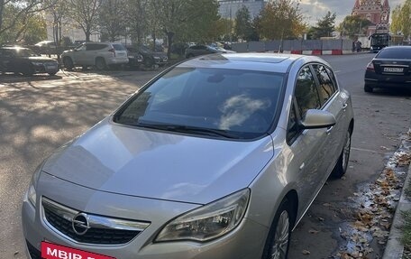 Opel Astra J, 2011 год, 770 000 рублей, 2 фотография