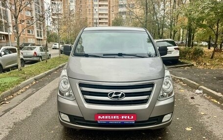 Hyundai H-1 II рестайлинг, 2014 год, 2 350 000 рублей, 5 фотография