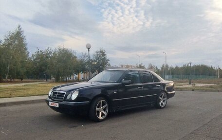 Mercedes-Benz E-Класс, 1998 год, 560 000 рублей, 3 фотография