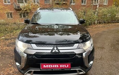 Mitsubishi Outlander III рестайлинг 3, 2019 год, 2 150 000 рублей, 1 фотография