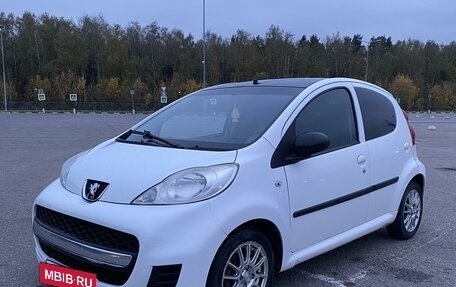 Peugeot 107 I рестайлинг, 2011 год, 470 000 рублей, 3 фотография