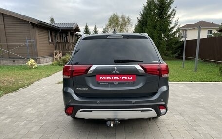 Mitsubishi Outlander III рестайлинг 3, 2021 год, 3 080 000 рублей, 4 фотография