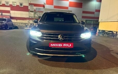 Volkswagen Tiguan II, 2021 год, 3 437 000 рублей, 2 фотография