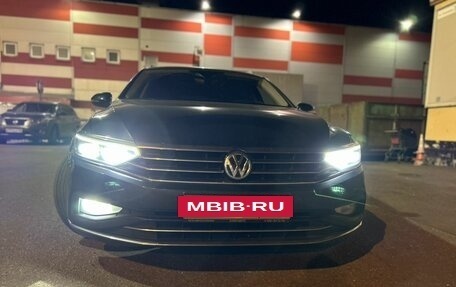 Volkswagen Passat B8 рестайлинг, 2020 год, 3 077 000 рублей, 2 фотография