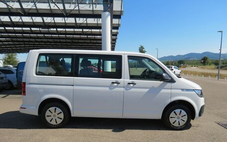 Volkswagen Caravelle T6 рестайлинг, 2022 год, 5 750 000 рублей, 3 фотография