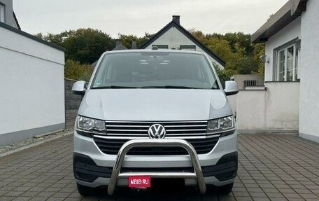 Volkswagen Caravelle T6 рестайлинг, 2022 год, 6 570 000 рублей, 2 фотография