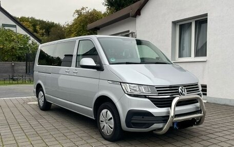 Volkswagen Caravelle T6 рестайлинг, 2022 год, 6 570 000 рублей, 3 фотография