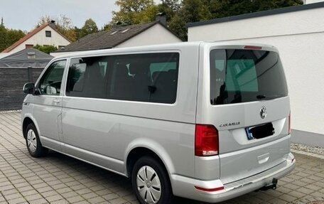 Volkswagen Caravelle T6 рестайлинг, 2022 год, 6 570 000 рублей, 6 фотография