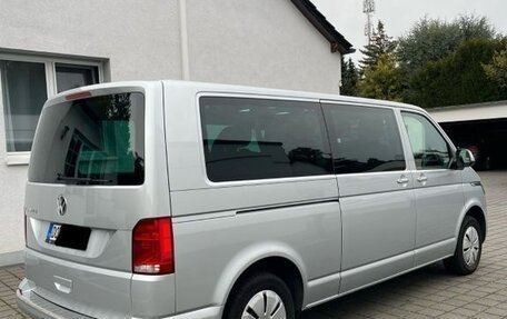 Volkswagen Caravelle T6 рестайлинг, 2022 год, 6 570 000 рублей, 4 фотография