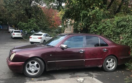 Mercedes-Benz E-Класс, 1996 год, 280 000 рублей, 3 фотография