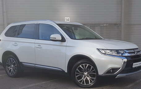 Mitsubishi Outlander III рестайлинг 3, 2018 год, 1 819 000 рублей, 3 фотография