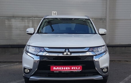 Mitsubishi Outlander III рестайлинг 3, 2018 год, 1 819 000 рублей, 2 фотография