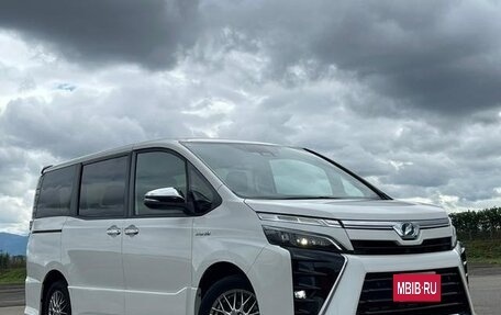 Toyota Voxy III, 2020 год, 2 250 090 рублей, 14 фотография