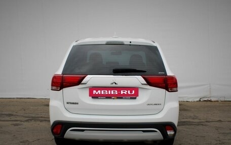 Mitsubishi Outlander III рестайлинг 3, 2019 год, 2 480 000 рублей, 6 фотография