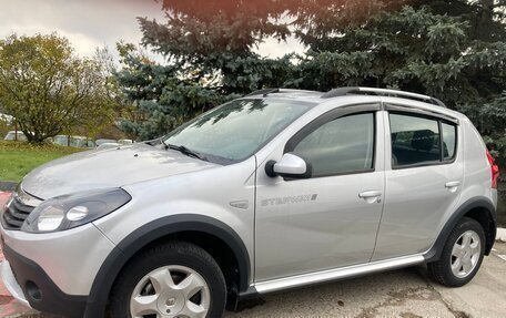 Renault Sandero I, 2013 год, 925 000 рублей, 2 фотография