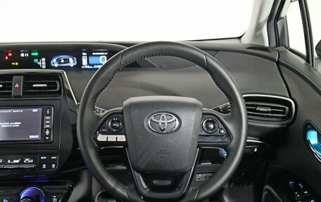 Toyota Prius IV XW50, 2016 год, 1 753 000 рублей, 14 фотография