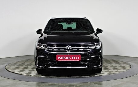 Volkswagen Tiguan II, 2021 год, 3 998 000 рублей, 2 фотография