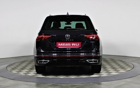 Volkswagen Tiguan II, 2021 год, 3 998 000 рублей, 6 фотография