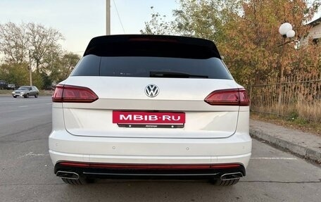 Volkswagen Touareg III, 2018 год, 5 600 000 рублей, 2 фотография