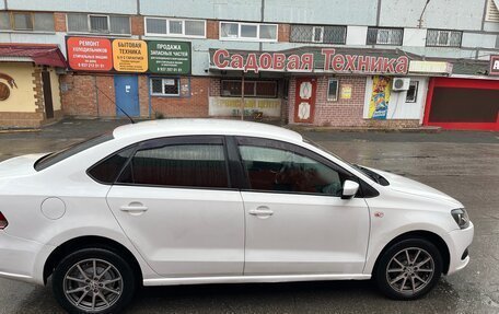 Volkswagen Polo VI (EU Market), 2011 год, 800 000 рублей, 1 фотография