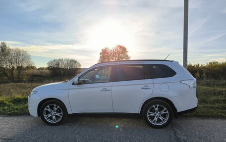 Mitsubishi Outlander III рестайлинг 3, 2013 год, 1 900 000 рублей, 2 фотография