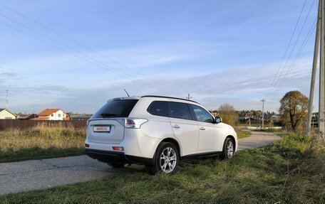 Mitsubishi Outlander III рестайлинг 3, 2013 год, 1 900 000 рублей, 8 фотография