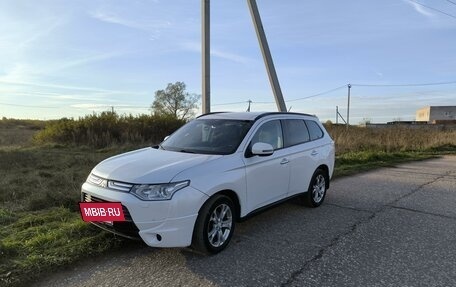 Mitsubishi Outlander III рестайлинг 3, 2013 год, 1 900 000 рублей, 11 фотография