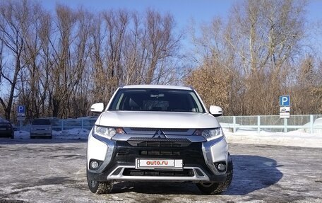 Mitsubishi Outlander III рестайлинг 3, 2019 год, 2 250 000 рублей, 3 фотография