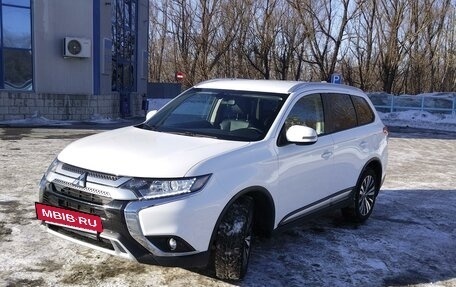 Mitsubishi Outlander III рестайлинг 3, 2019 год, 2 250 000 рублей, 5 фотография