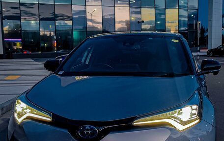 Toyota C-HR I рестайлинг, 2018 год, 2 650 000 рублей, 2 фотография