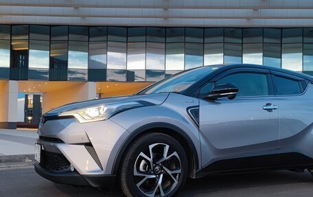 Toyota C-HR I рестайлинг, 2018 год, 2 650 000 рублей, 9 фотография