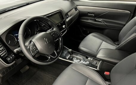 Mitsubishi Outlander III рестайлинг 3, 2020 год, 2 690 000 рублей, 9 фотография