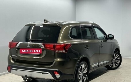 Mitsubishi Outlander III рестайлинг 3, 2020 год, 2 690 000 рублей, 4 фотография