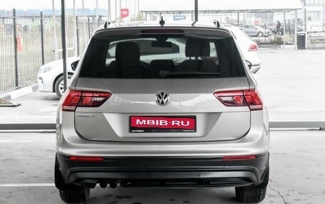 Volkswagen Tiguan II, 2019 год, 2 599 000 рублей, 4 фотография