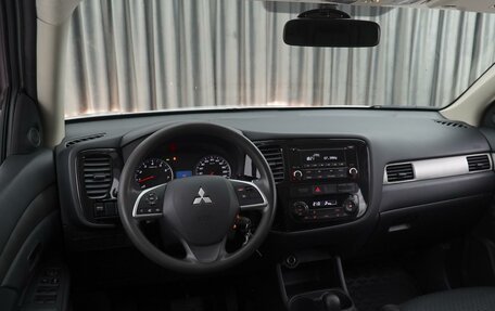 Mitsubishi Outlander III рестайлинг 3, 2014 год, 1 659 000 рублей, 6 фотография