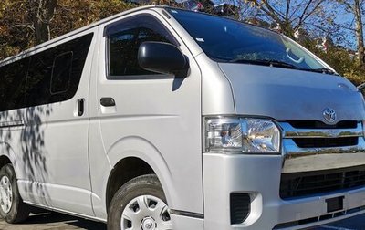 Toyota HiAce H200, 2017 год, 3 300 000 рублей, 1 фотография