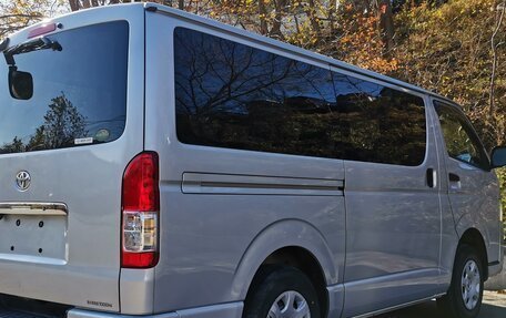 Toyota HiAce H200, 2017 год, 3 300 000 рублей, 3 фотография