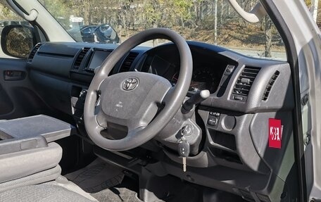 Toyota HiAce H200, 2017 год, 3 300 000 рублей, 7 фотография