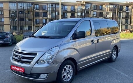 Hyundai H-1 II рестайлинг, 2012 год, 1 690 000 рублей, 3 фотография