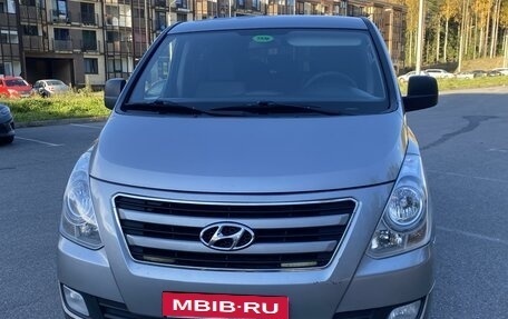 Hyundai H-1 II рестайлинг, 2012 год, 1 690 000 рублей, 7 фотография